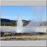 20- Pool with small geyser.jpg